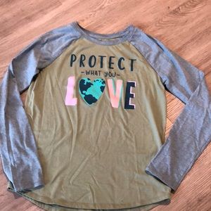 Girls long sleeve t shirt. Size XL(14/16) GUC.